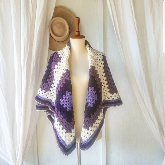 Vintage Grandma Square Quilt!🦋 - Picture 5 of 7